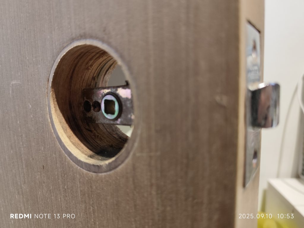 Resetting a smart door lock