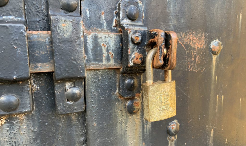 Smart lock for renters